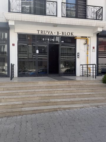 Olcan Hukuk Bürosu'nun bulunduğu binanın giriş kapısı